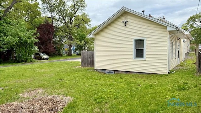 2659 Oak Grove Pl, Toledo, OH 43613 - view of side of property with a lawn
