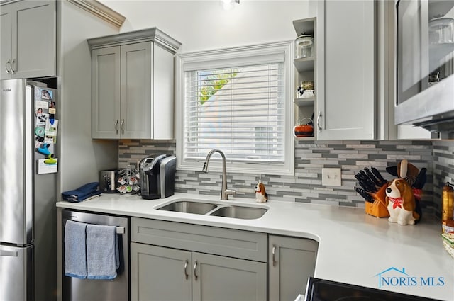 9274 Shaffer St, Findlay, OH 45840 - kitchen featuring stainless steel appliances, gray cabinets, a sink, and light countertops