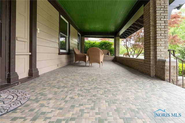 1211 S Main St, Findlay, OH 45840 - view of patio / terrace with covered porch