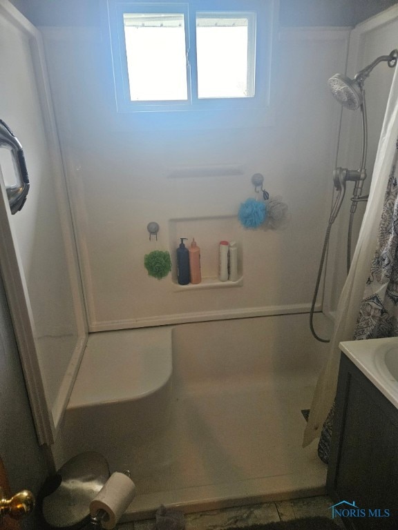 128 E Lane Ave, Lima, OH 45801 - full bath with a shower with curtain