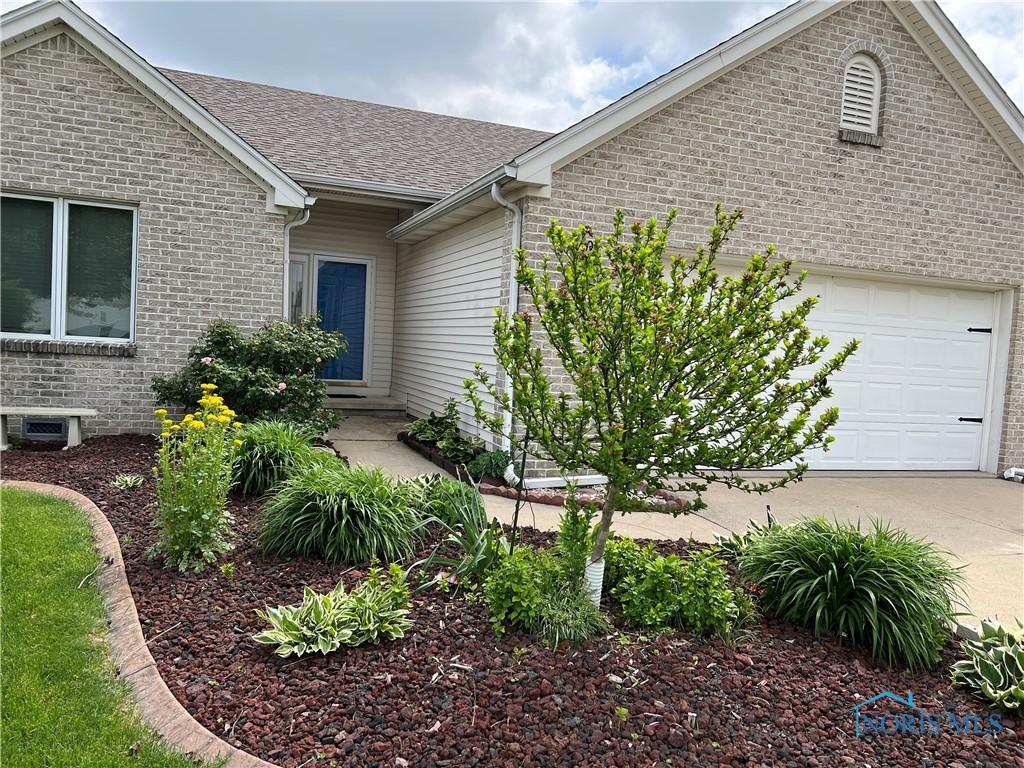 4435 E Clearwater Dr, Maumee, OH 43537 - photo 1