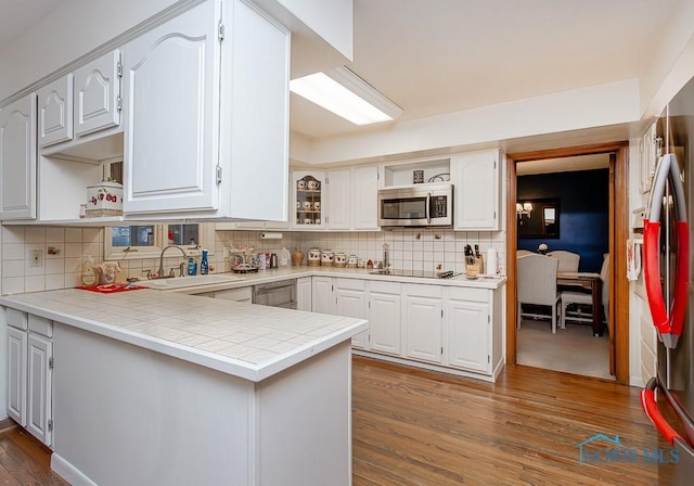 3757 N Mccord Rd, Toledo, OH 43617 - kitchen featuring open shelves, appliances with stainless steel finishes, a sink, and a peninsula