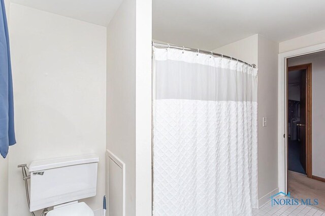 3757 N Mccord Rd, Toledo, OH 43617 - full bath featuring baseboards and a shower with shower curtain