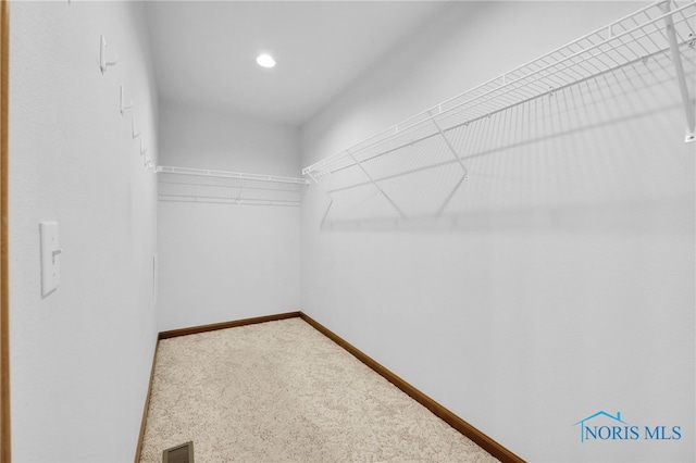 1330 Kennsington Dr, Findlay, OH 45840 - spacious closet with carpet