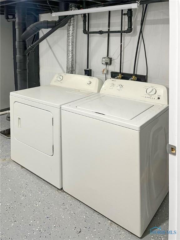 1381 Junior Dr, Maumee, OH 43537 - laundry room featuring washing machine and clothes dryer