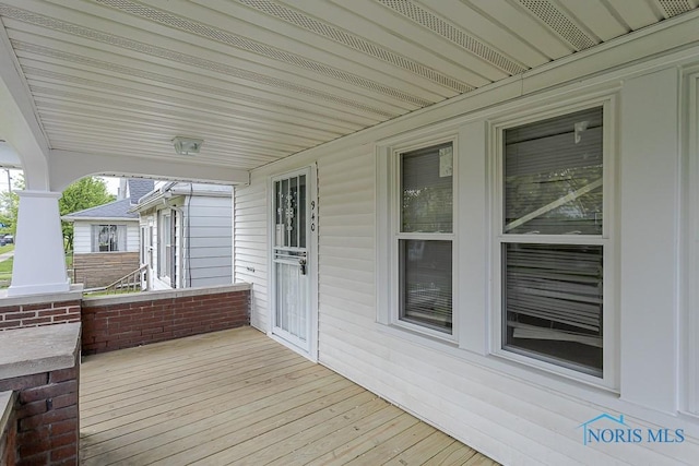 940 Kingston Ave, Toledo, OH 43605 - deck featuring covered porch