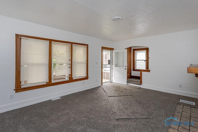 940 Kingston Ave, Toledo, OH 43605 - unfurnished room featuring arched walkways, baseboards, and carpet
