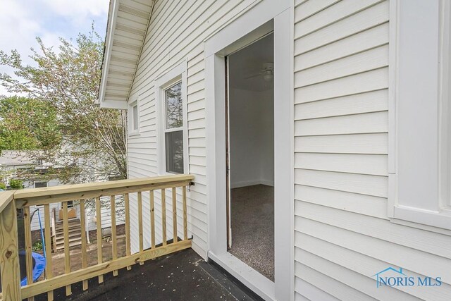 940 Kingston Ave, Toledo, OH 43605 - property entrance featuring a deck