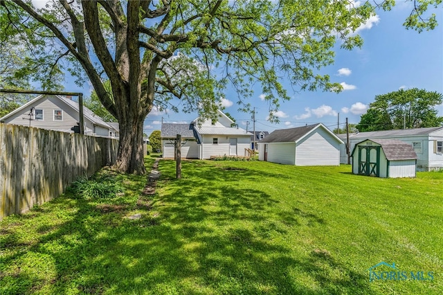 221 Poplar St, North Baltimore, OH 45872 - view of yard