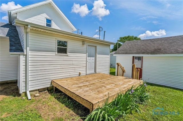 221 Poplar St, North Baltimore, OH 45872 - back of property with a deck