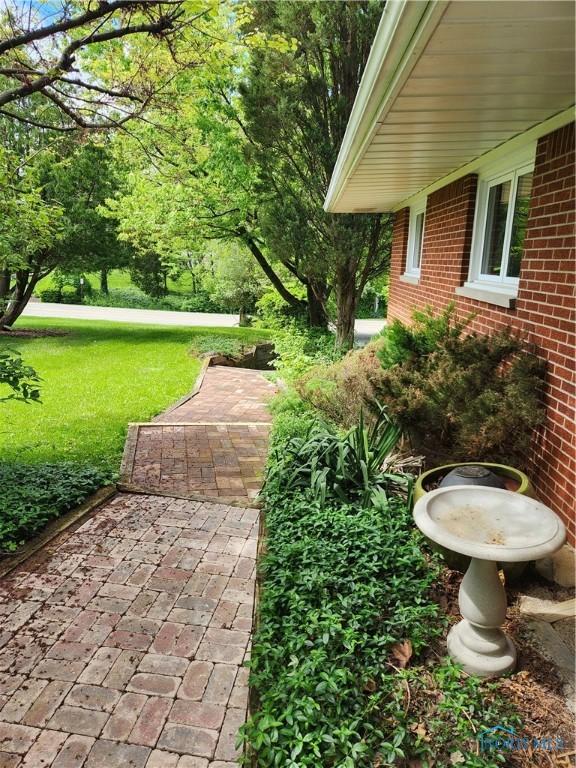 28330 W River Rd, Perrysburg, OH 43551 - view of green lawn