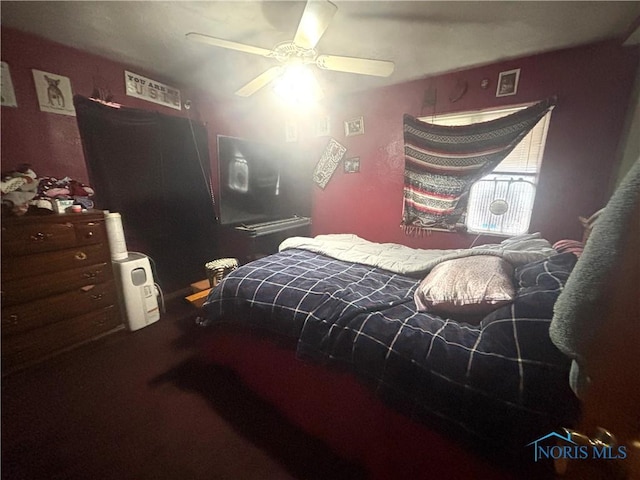 1217 Freedom St, Toledo, OH 43605 - bedroom with ceiling fan and carpet