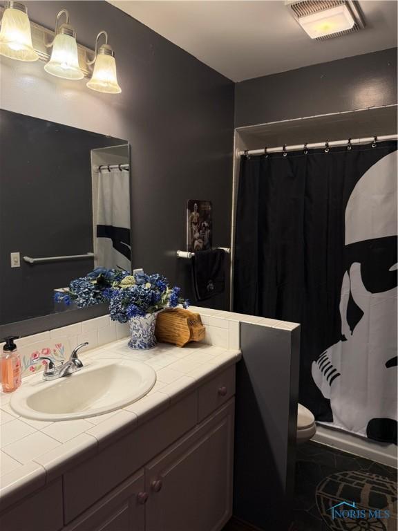 801 W Sandusky St, Findlay, OH 45840 - full bath with vanity, a shower with curtain, and toilet