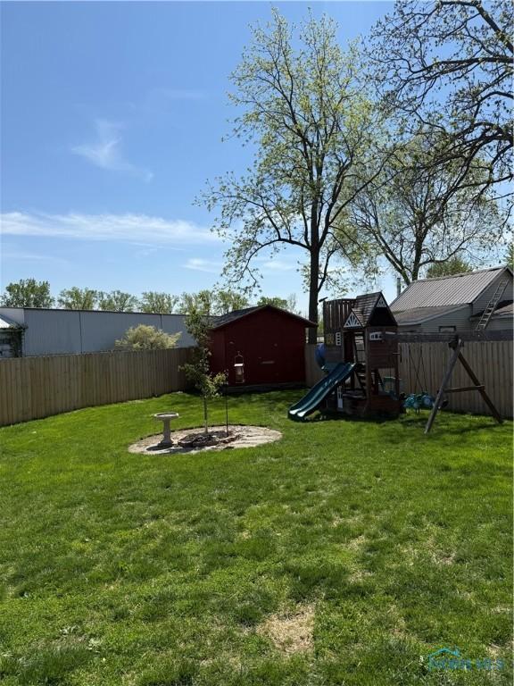 801 W Sandusky St, Findlay, OH 45840 - view of yard featuring a playground