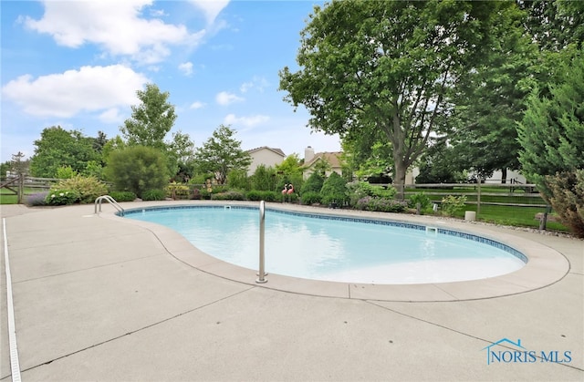 1977 Lexington Dr, Perrysburg, OH 43551 - view of swimming pool with a patio