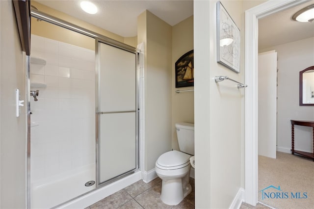 2730 Canterbury Cir Unit 23B, Port Clinton, OH 43452 - bathroom with tiled shower, toilet, and baseboards