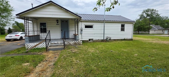 1037 Fishlock Ave, Findlay, OH 45840 - view of front of home featuring a front yard and metal roof
