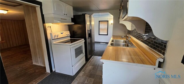 1037 Fishlock Ave, Findlay, OH 45840 - kitchen featuring a sink, white electric stove, under cabinet range hood, decorative backsplash, and arched walkways