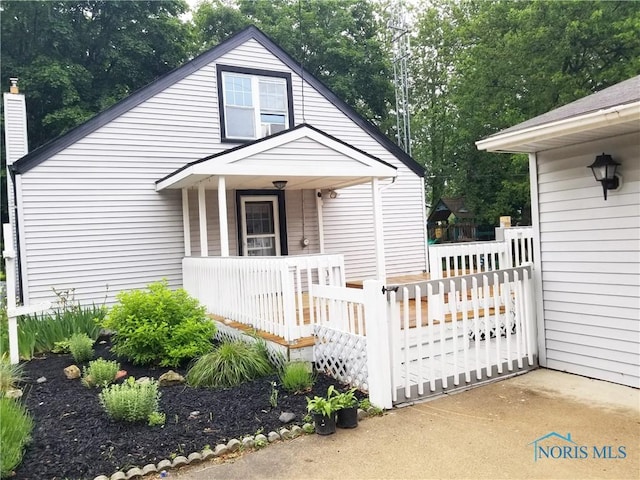5502 Rudyard Rd, Sylvania, OH 43560 - bungalow-style home featuring covered porch