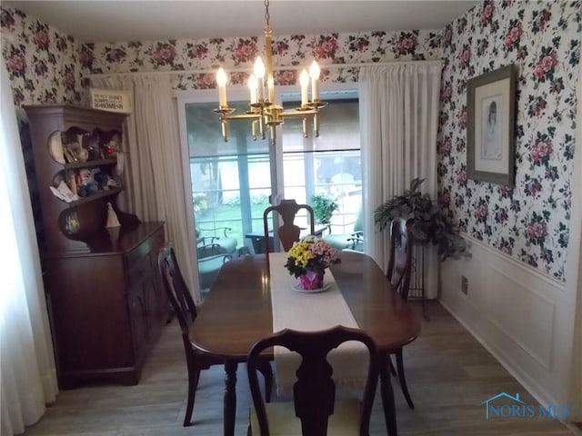 3440 Mapleway Dr, Toledo, OH 43614 - dining space featuring wallpapered walls, a chandelier, light wood-style floors, and a wainscoted wall