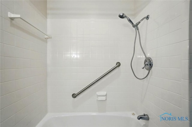 1110 Bourgogne Ave, Bowling Green, OH 43402 - full bath featuring shower / bath combination