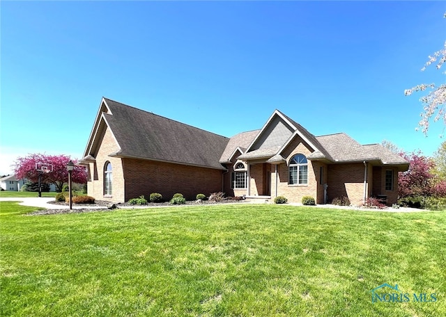 5506 Brookview Ln, Upper Sandusky, OH 43351 - ranch-style house with brick siding and a front lawn