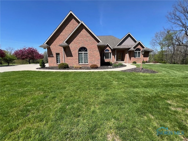 5506 Brookview Ln, Upper Sandusky, OH 43351 - ranch-style home with brick siding and a front yard