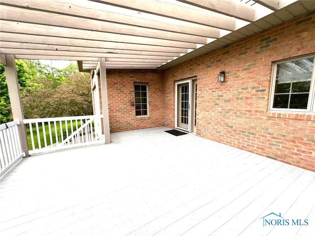 5506 Brookview Ln, Upper Sandusky, OH 43351 - deck featuring a pergola