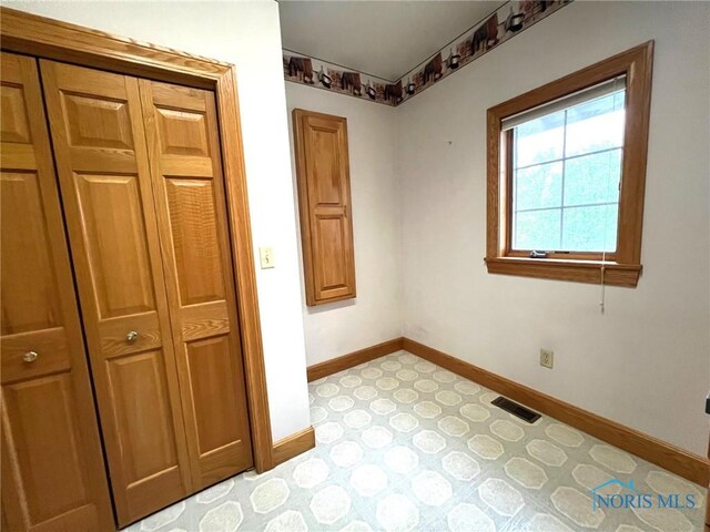 5506 Brookview Ln, Upper Sandusky, OH 43351 - unfurnished bedroom with baseboards, light flooring, and a closet