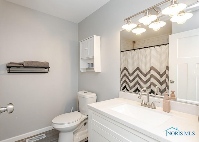 510 N Wintergarden Rd, Bowling Green, OH 43402 - bathroom featuring toilet, vanity, baseboards, a shower with curtain, and wood finished floors