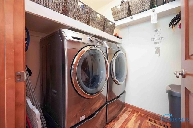 501 Flintlock Ct, Findlay, OH 45840 - laundry area featuring wood finished floors, washer and dryer, and baseboards