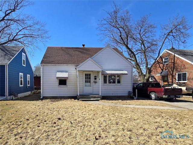 3333 Mulberry St, Toledo, OH 43608 - bungalow featuring roof with shingles