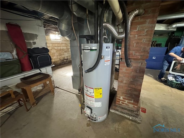 5412 Evansport Rd, Defiance, OH 43512 - utility room featuring gas water heater