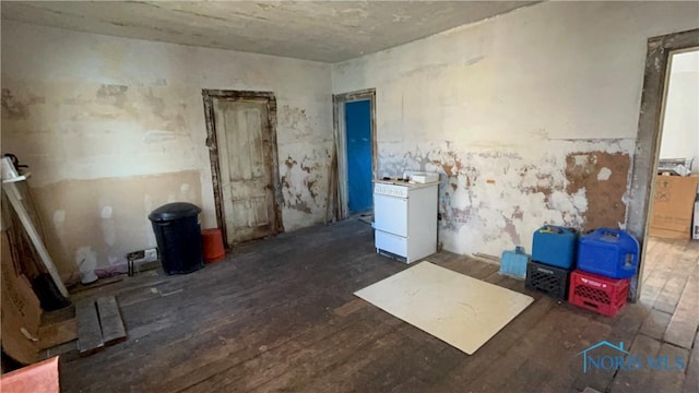 626 Walnut St, Toledo, OH 43604 - miscellaneous room with hardwood / wood-style floors