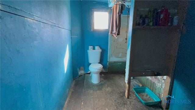 626 Walnut St, Toledo, OH 43604 - bathroom featuring toilet