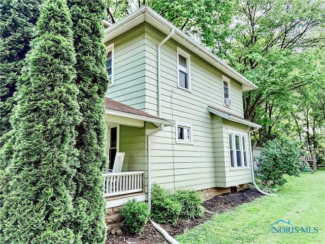 348 S 8th St, Upper Sandusky, OH 43351 - view of side of property featuring a yard and cooling unit