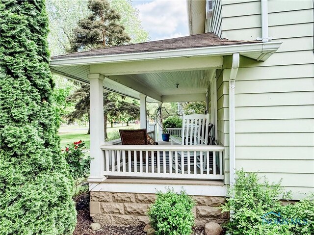 348 S 8th St, Upper Sandusky, OH 43351 - view of covered porch