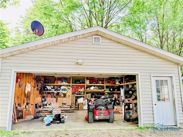 348 S 8th St, Upper Sandusky, OH 43351 - view of detached garage