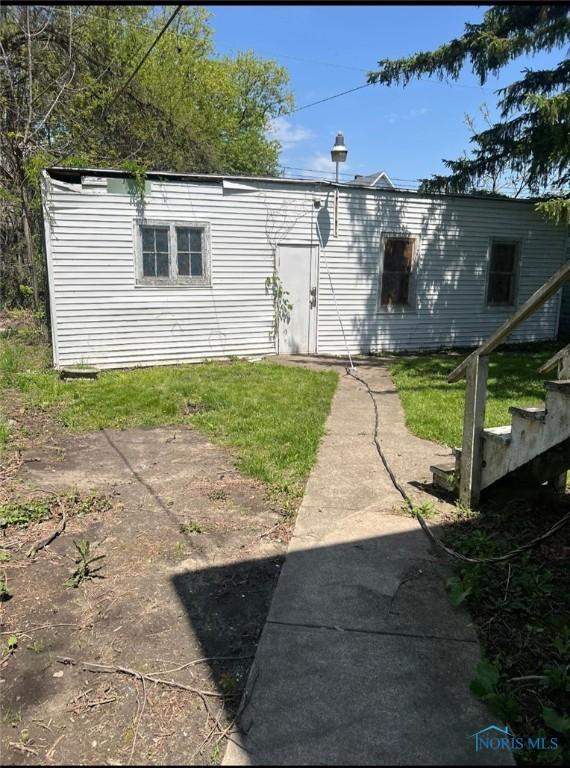 636 Nesslewood Ave, Toledo, OH 43610 - rear view of house featuring a patio area