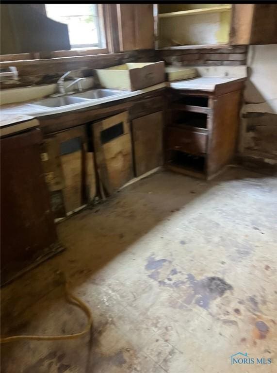 636 Nesslewood Ave, Toledo, OH 43610 - kitchen with a sink and dishwashing machine