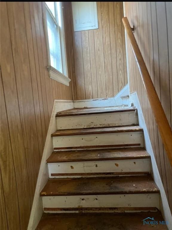 636 Nesslewood Ave, Toledo, OH 43610 - stairway with wood walls