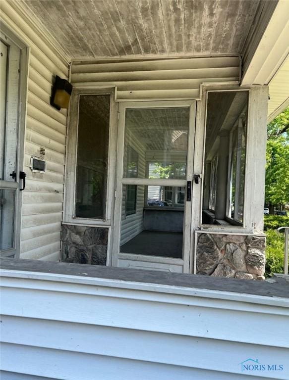 636 Nesslewood Ave, Toledo, OH 43610 - view of doorway to property