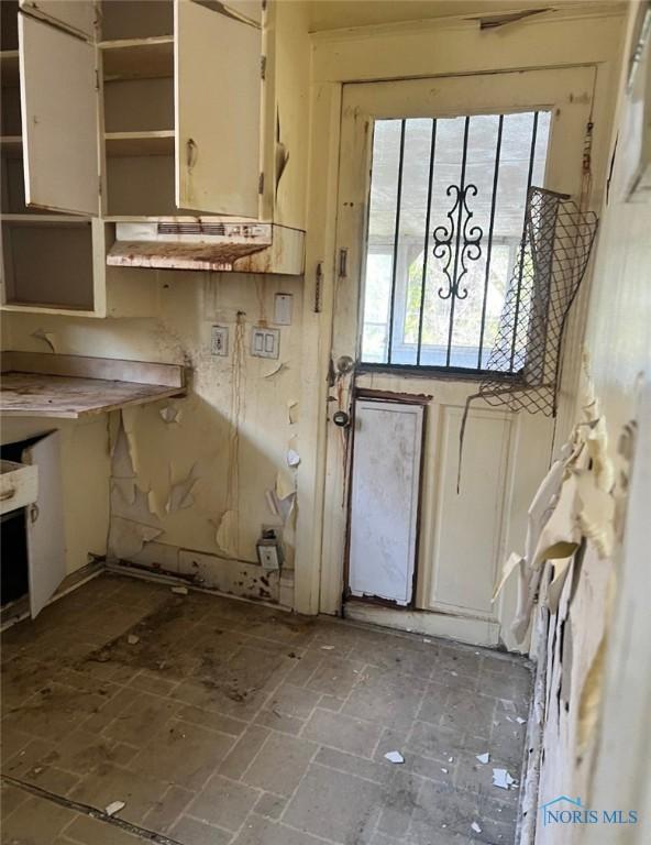 636 Nesslewood Ave, Toledo, OH 43610 - view of kitchen