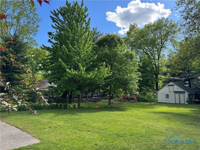 5243 Flanders Rd, Toledo, OH 43623 - view of grassy yard with an outbuilding