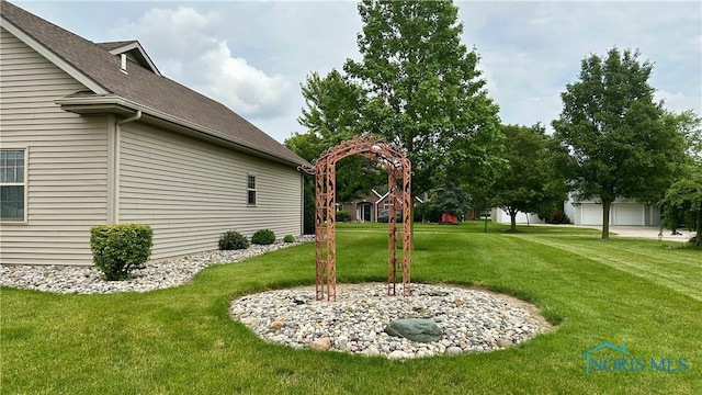 12327 Buckeye Dr, Paulding, OH 45879 - view of green lawn