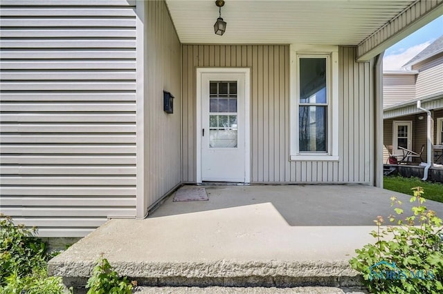 446 Center St, Findlay, OH 45840 - entrance to property featuring a patio