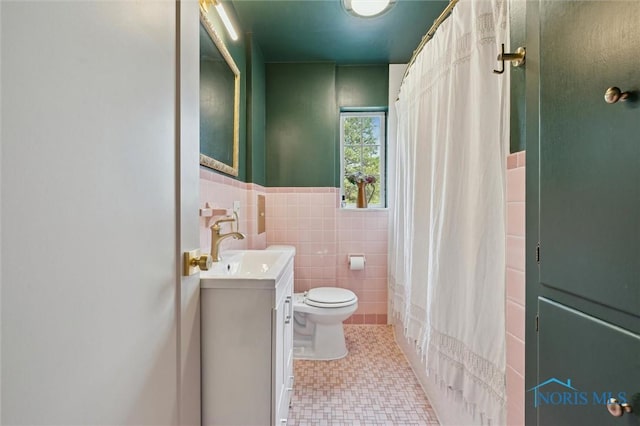 2222 Talmadge Rd, Ottawa Hills, OH 43606 - full bathroom with tile walls, vanity, toilet, a shower with shower curtain, and a wainscoted wall