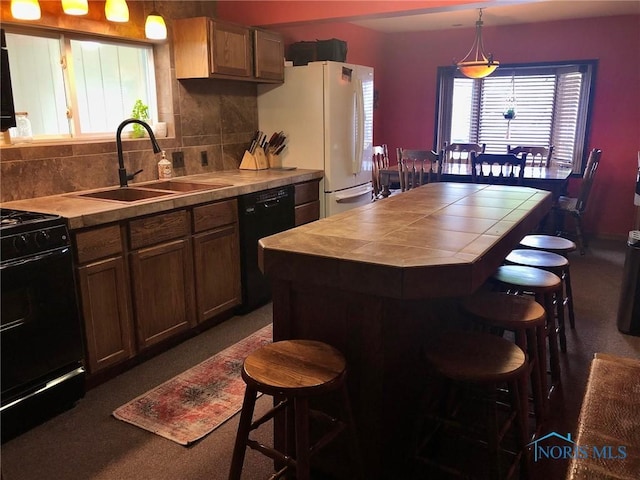 5151 Keller Rd, Walbridge, OH 43465 - kitchen featuring a sink, black appliances, a breakfast bar, and plenty of natural light