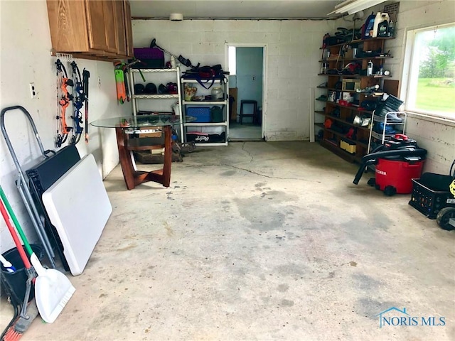 5151 Keller Rd, Walbridge, OH 43465 - garage with concrete block wall