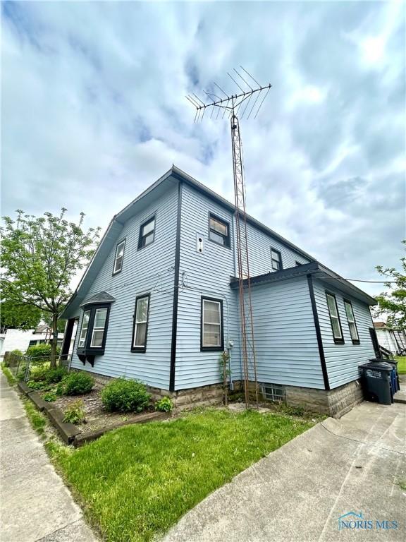 4927 N Summit St, Toledo, OH 43611 - view of side of property